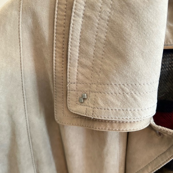 Vintage lined trench coat - Picture 5 of 12